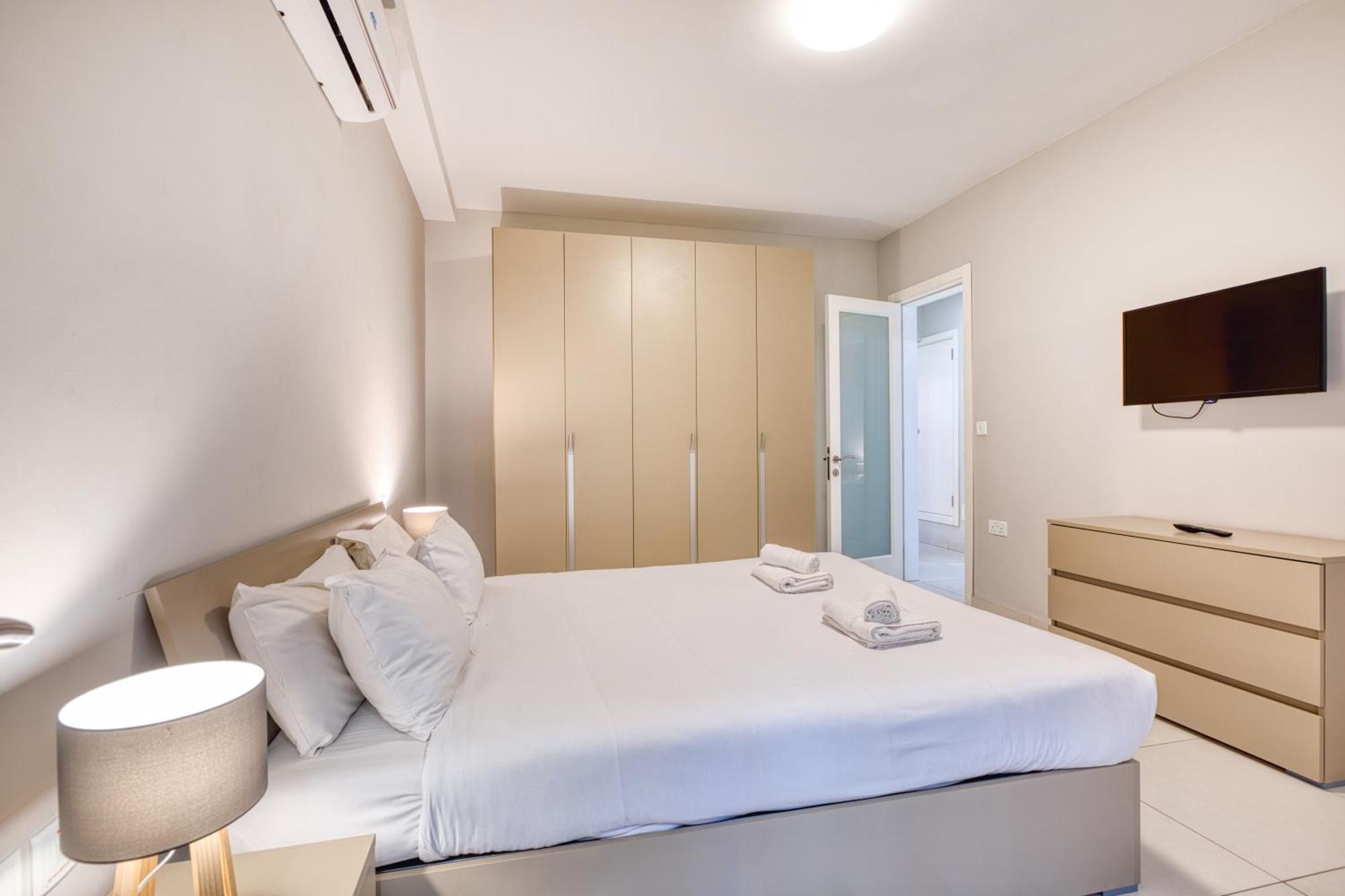 Unique Two Bedroom Apt With Huge Outdoor Area And Close To Entertainment Is-Swieqi Eksteriør billede